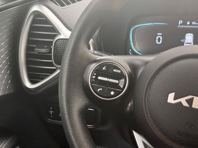 Used 2025 Kia Soul LX w/ LX Technology Package FWD image 16