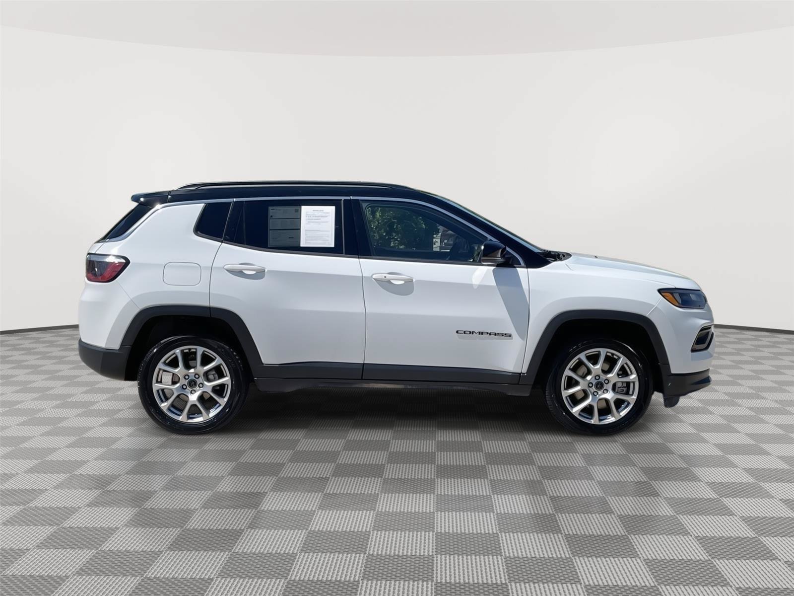 Used 2025 Jeep Compass Limited AWD/4WD image 6