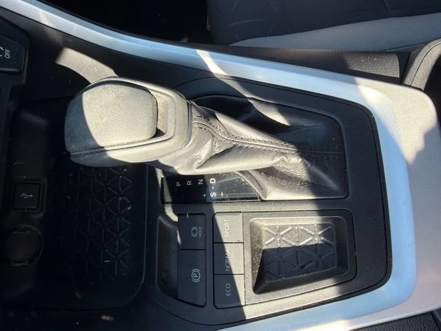 Used 2020 Toyota RAV4 XLE w/ Convenience Package FWD image 9