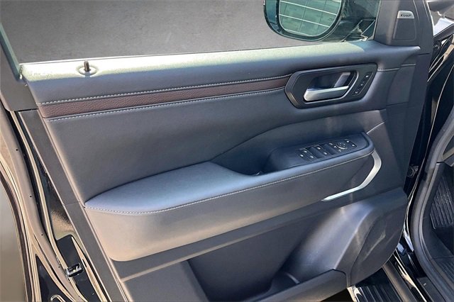 Used 2025 Nissan Armada Platinum Reserve image 15