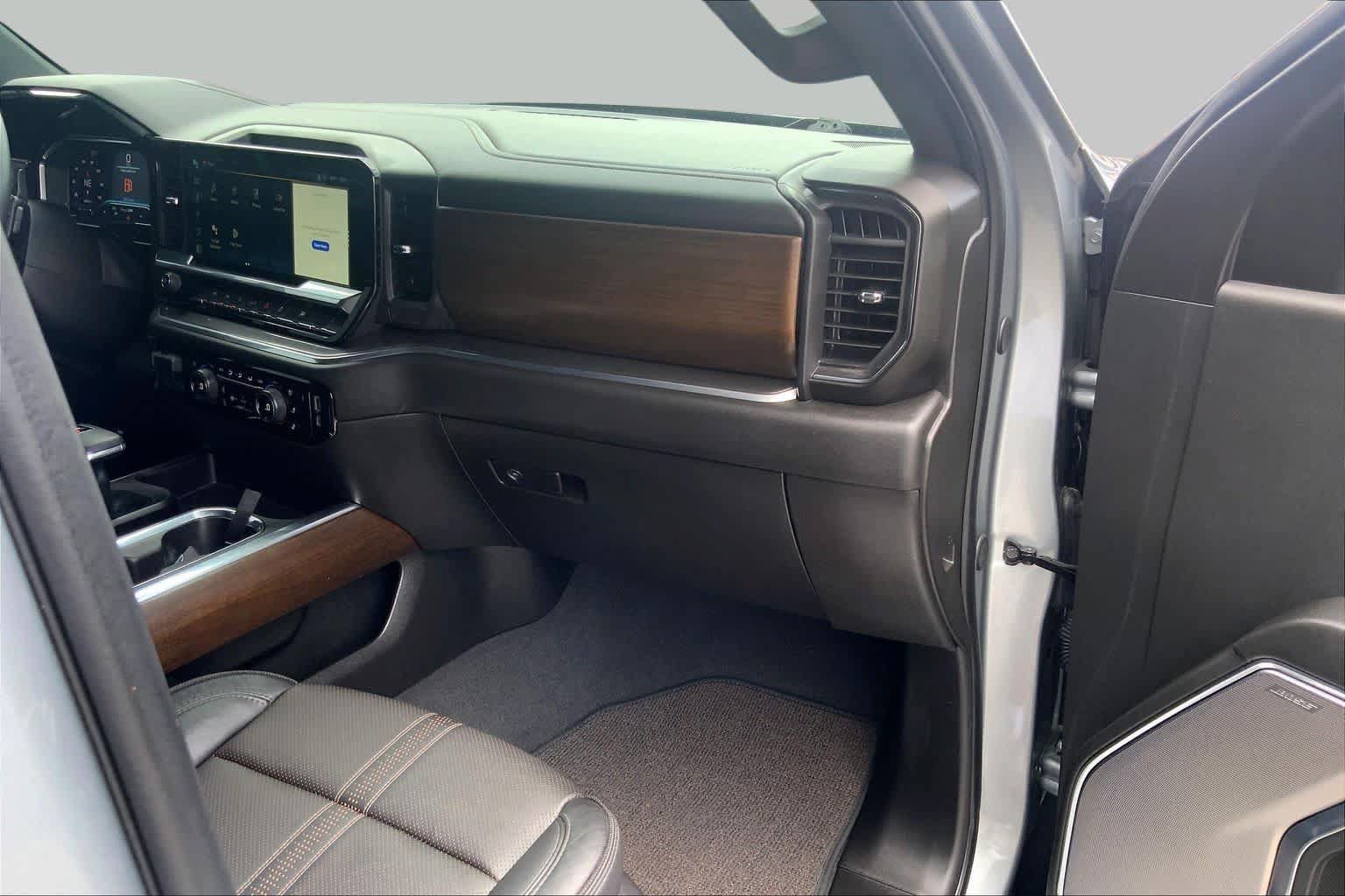 Used 2024 Chevrolet Silverado 1500 High Country AWD/4WD image 19
