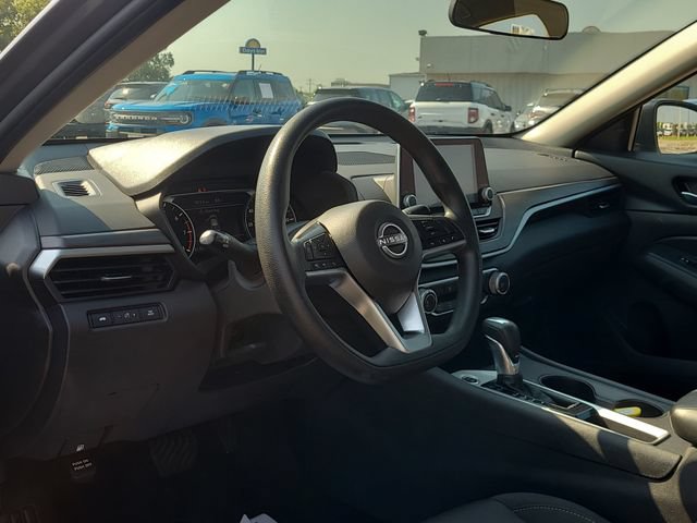 Used 2025 Nissan Altima 2.5 SV FWD image 10