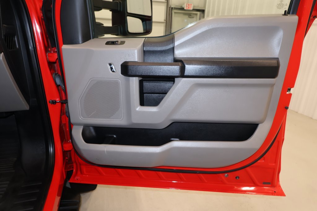 Certified 2017 Ford F550 4x4 Regular Cab Super Duty image 11
