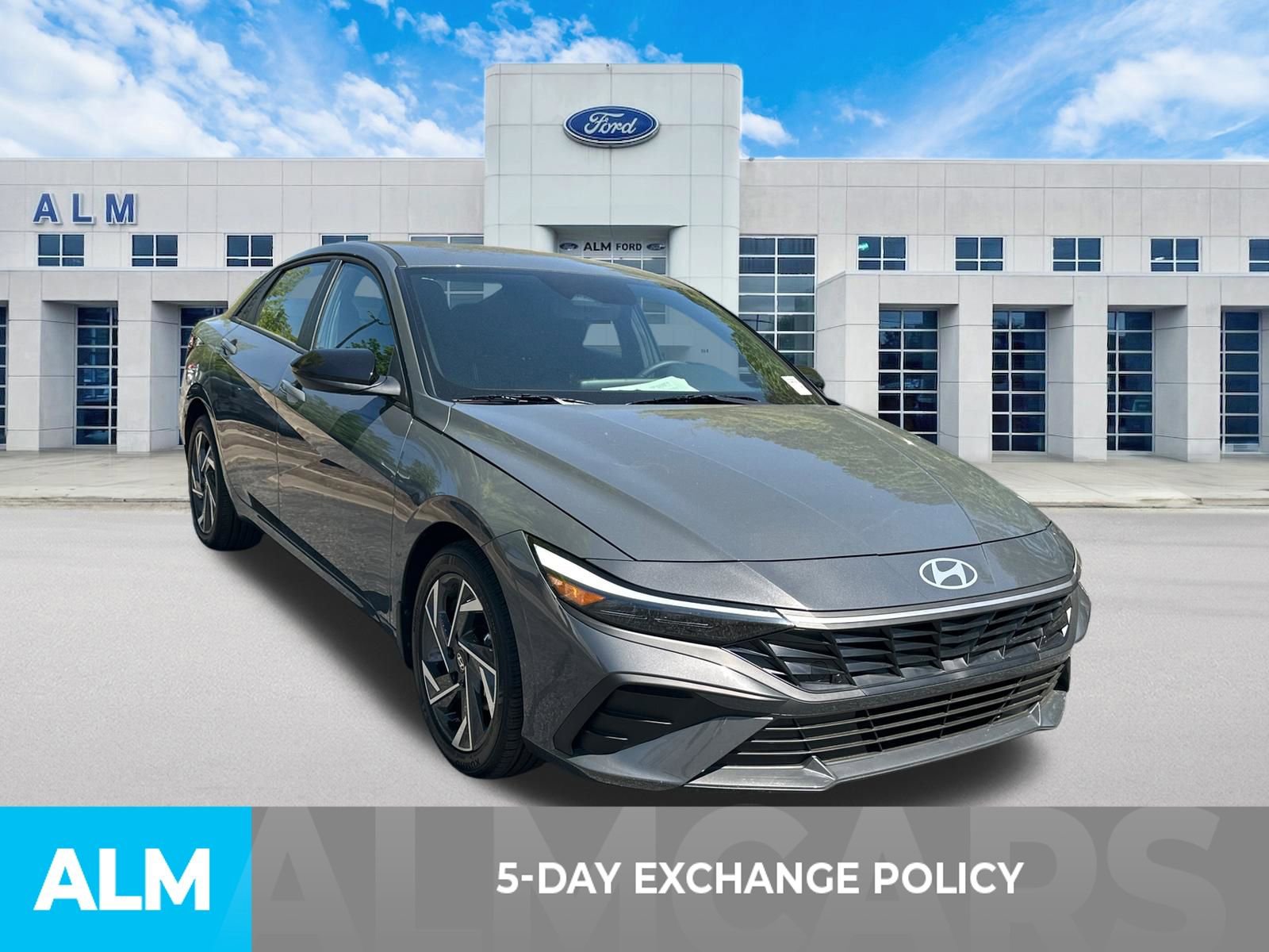 Used 2025 Hyundai Elantra Sport image 3