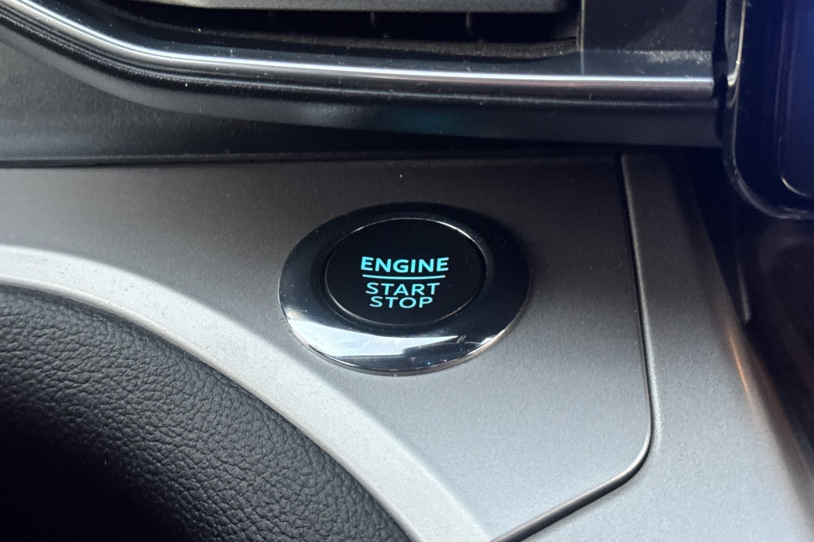 Certified 2022 Ford Explorer XLT w/ Equipment Group 202A image 23