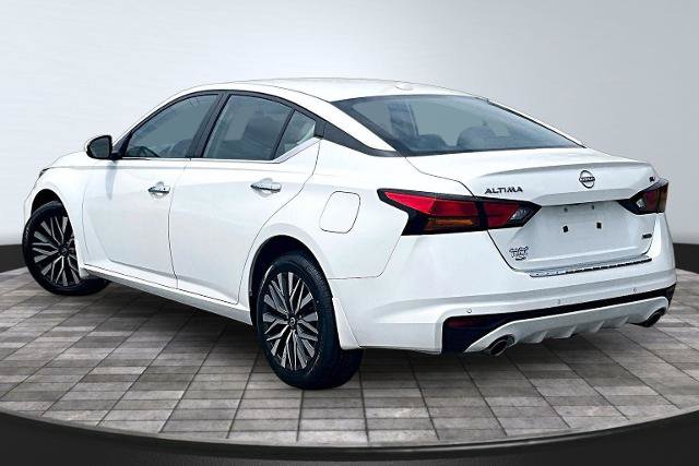 Used 2023 Nissan Altima 2.5 SV w/ SV Premium Package AWD/4WD image 2