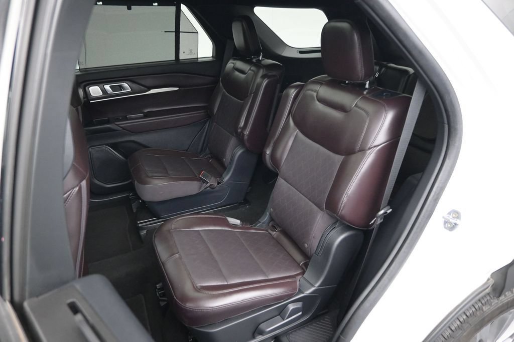 Certified 2025 Ford Explorer Platinum RWD image 14