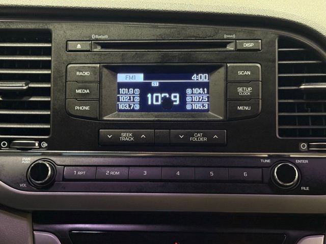 Used 2017 Hyundai Elantra SE image 24