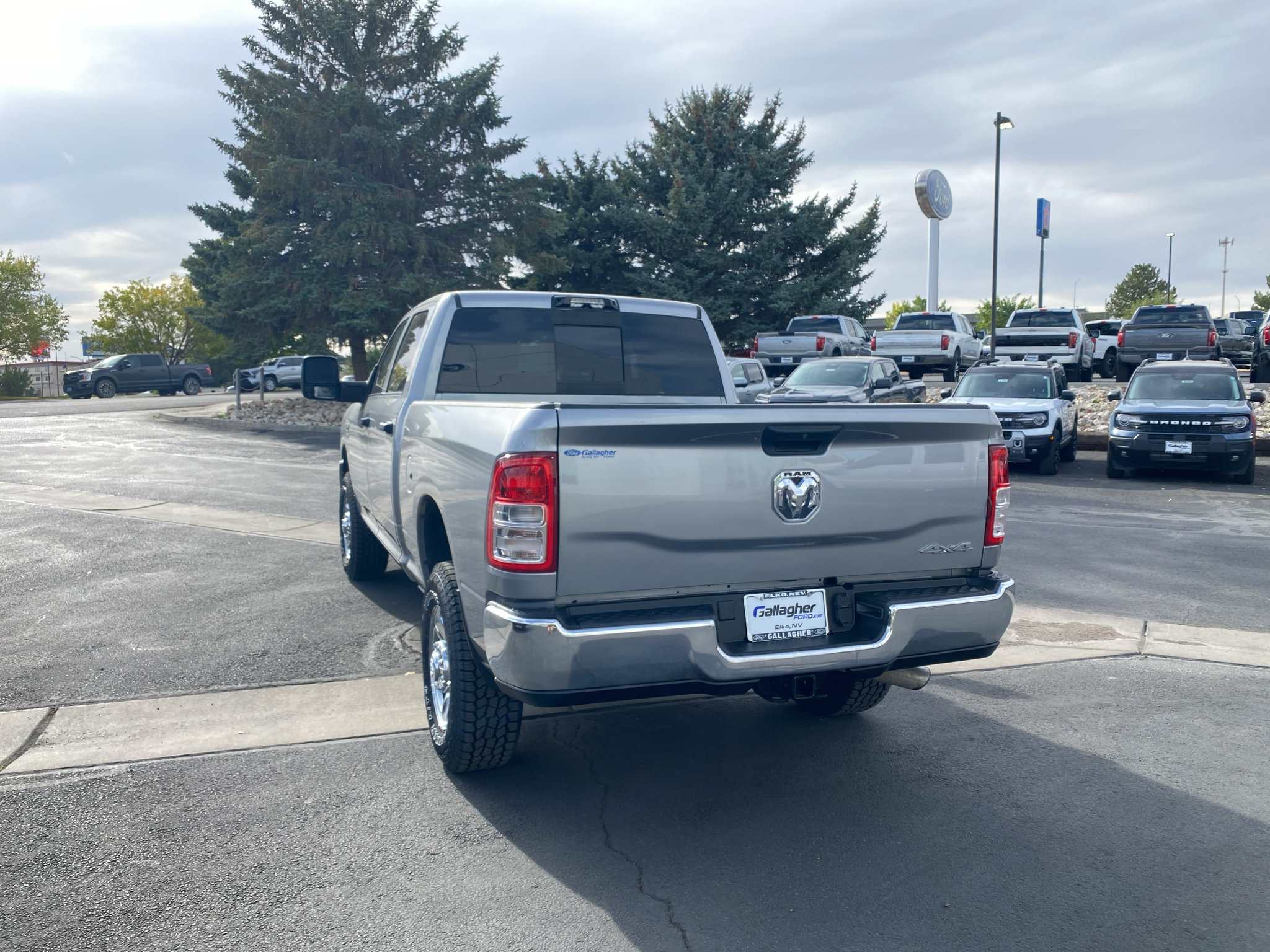 Used 2024 RAM 3500 Tradesman w/ Chrome Appearance Group AWD/4WD image 23