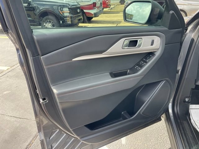 Certified 2025 Ford Explorer Active RWD image 13