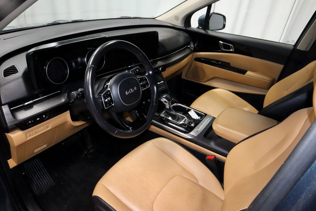 Used 2023 Kia Carnival EX FWD image 25
