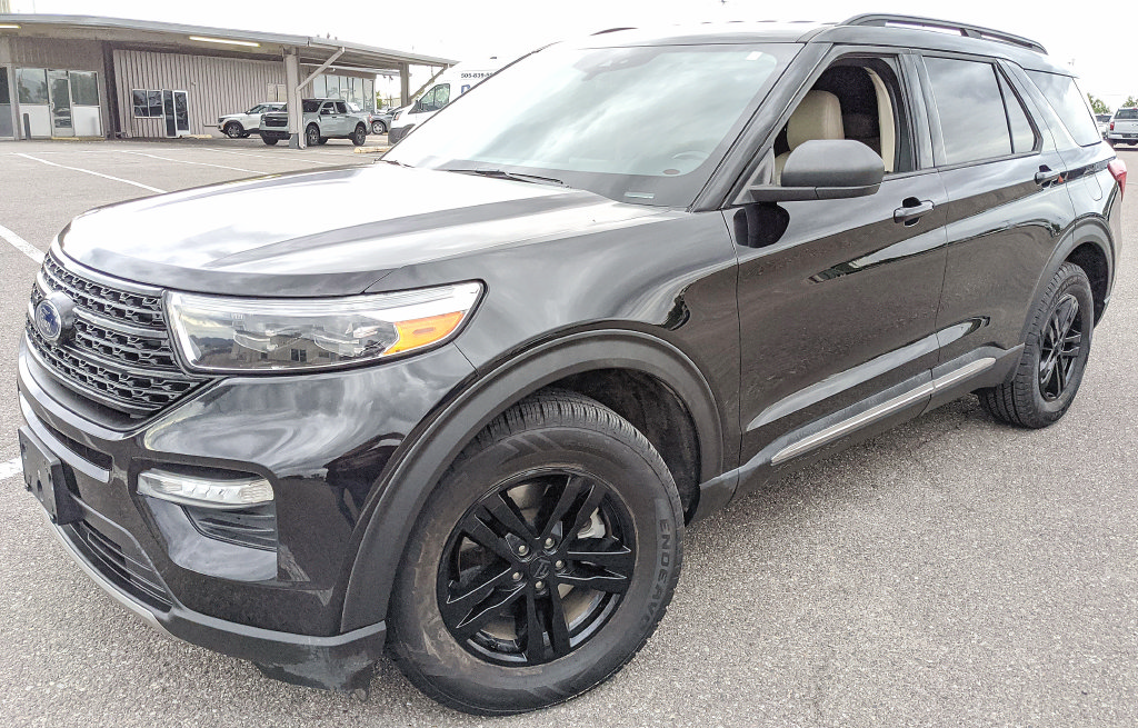 Certified 2023 Ford Explorer XLT w/ Equipment Group 202A AWD/4WD image 6