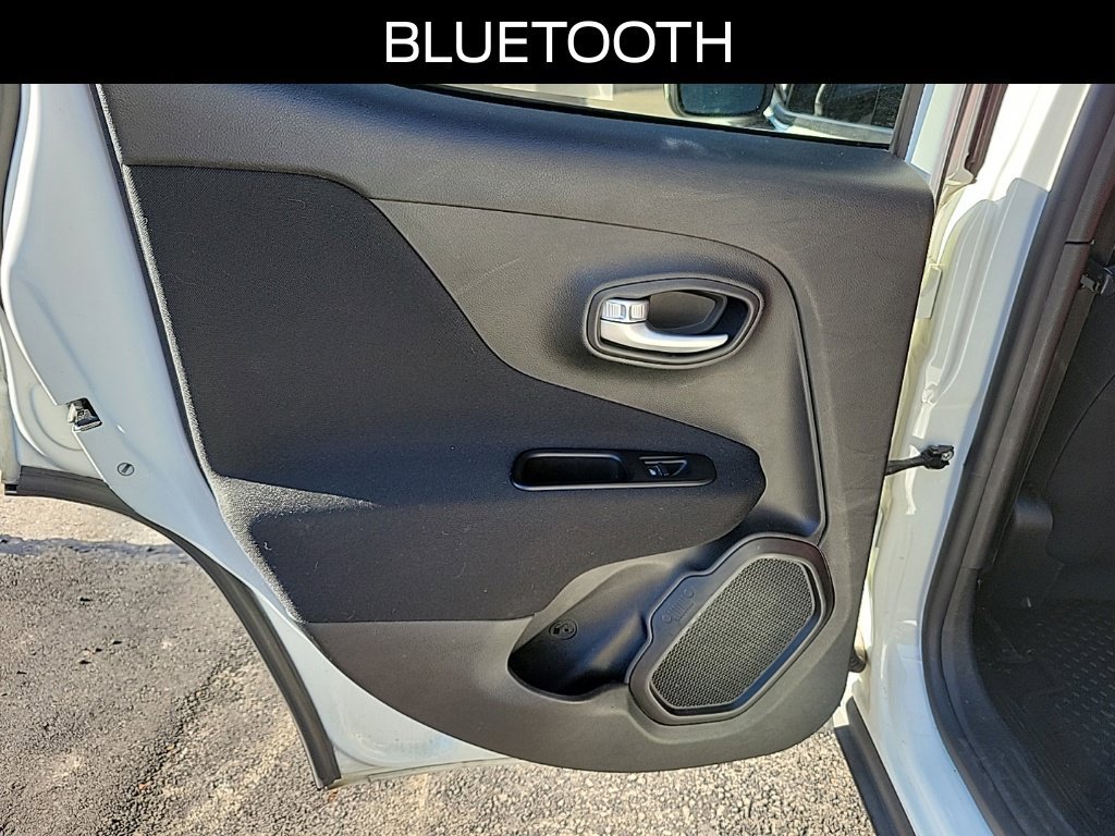 Used 2019 Jeep Renegade Latitude w/ Cold Weather Group AWD/4WD image 13