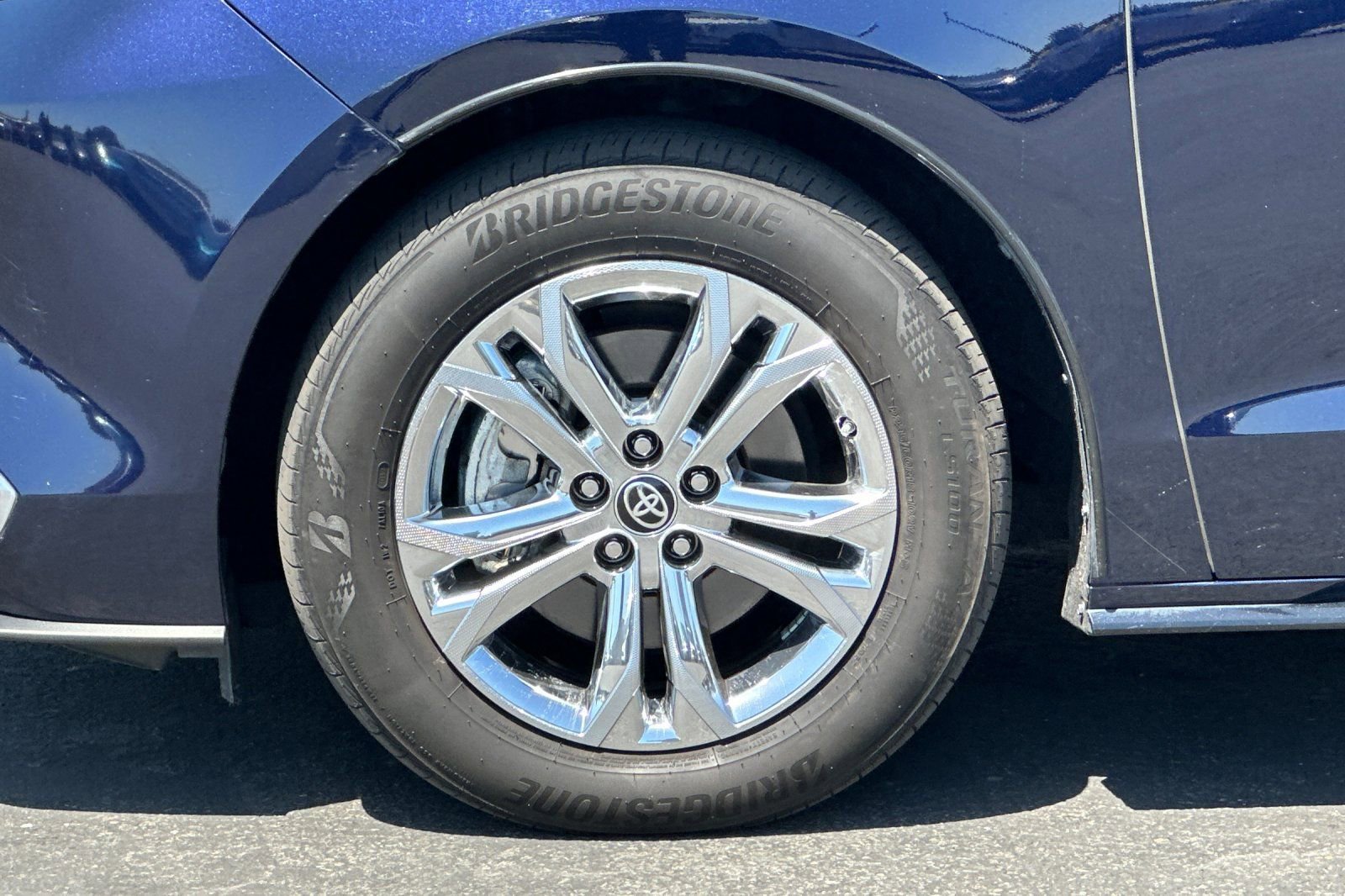 Used 2024 Toyota Sienna Platinum AWD/4WD image 27