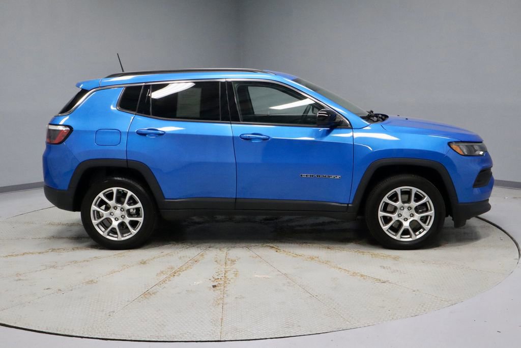 Used 2024 Jeep Compass Latitude AWD/4WD image 6