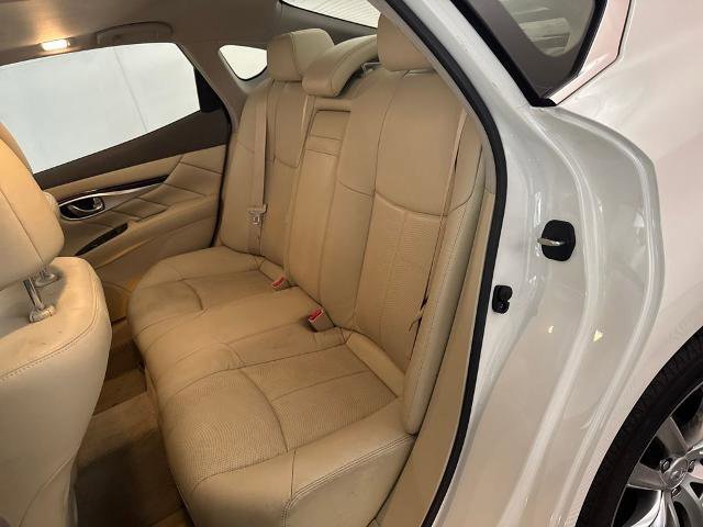 Used 2019 INFINITI Q70 Luxe image 30