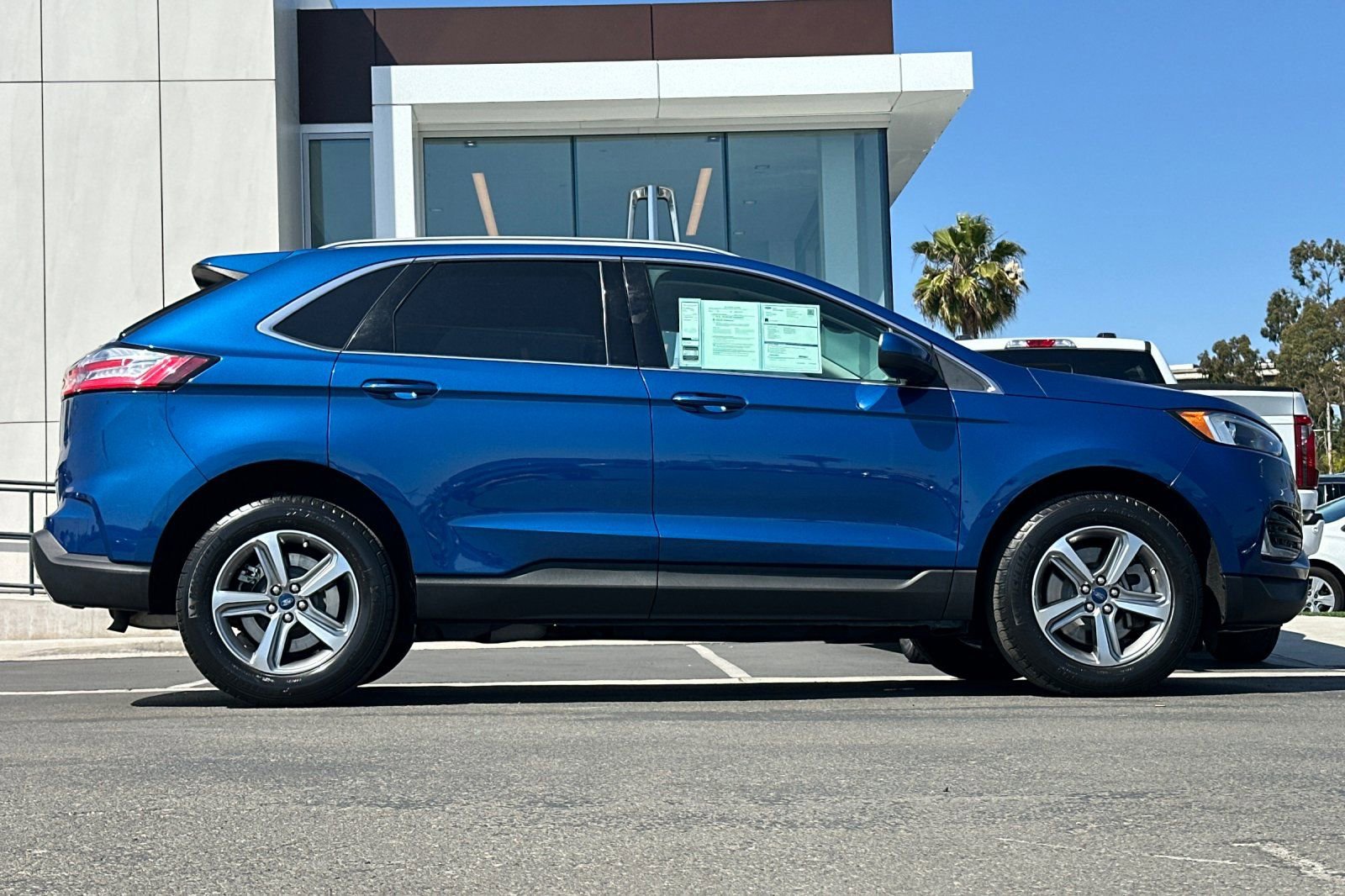 Certified 2024 Ford Edge SEL w/ Convenience Package AWD/4WD image 2