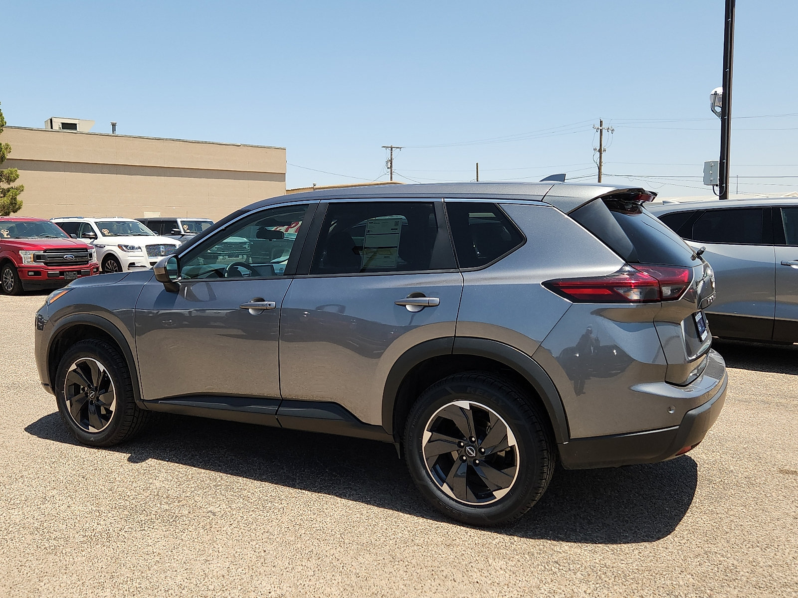 Used 2024 Nissan Rogue SV FWD image 4