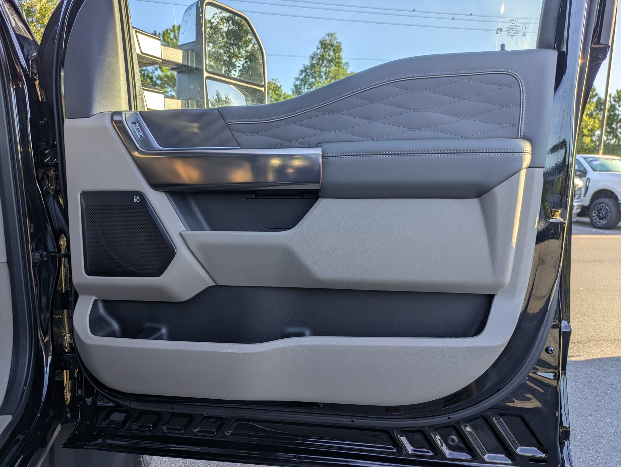 Certified 2025 Ford F450 Platinum w/ Platinum Plus Package AWD/4WD image 44