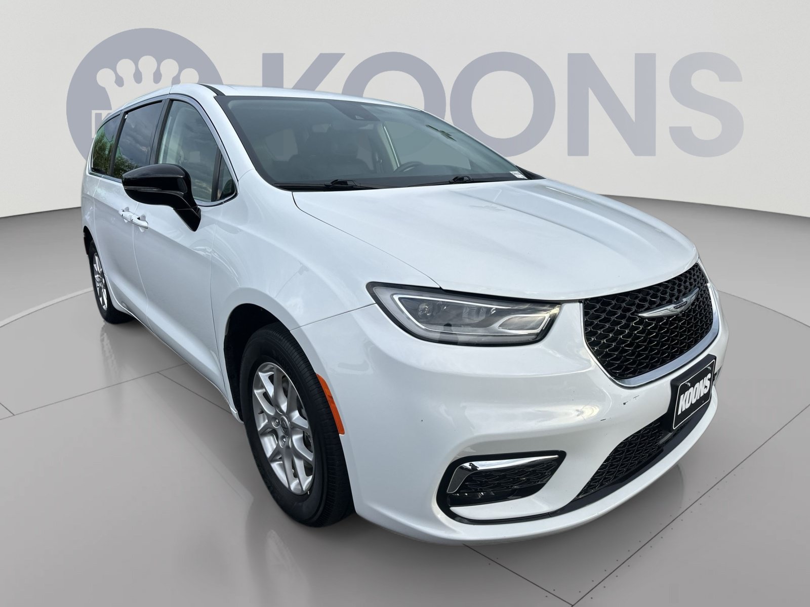 Used 2024 Chrysler Pacifica Touring-L FWD image 18
