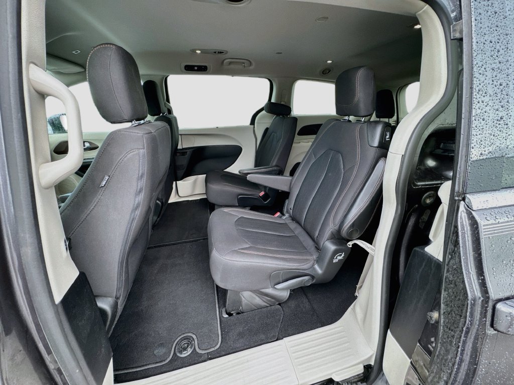 Used 2019 Chrysler Pacifica Touring Plus w/ Advanced Safetytec Group FWD image 23