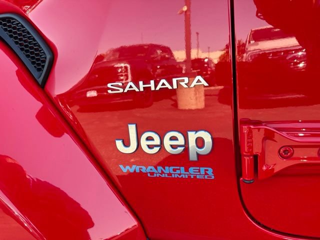 Used 2022 Jeep Wrangler Unlimited Sahara w/ Cold Weather Group AWD/4WD image 10