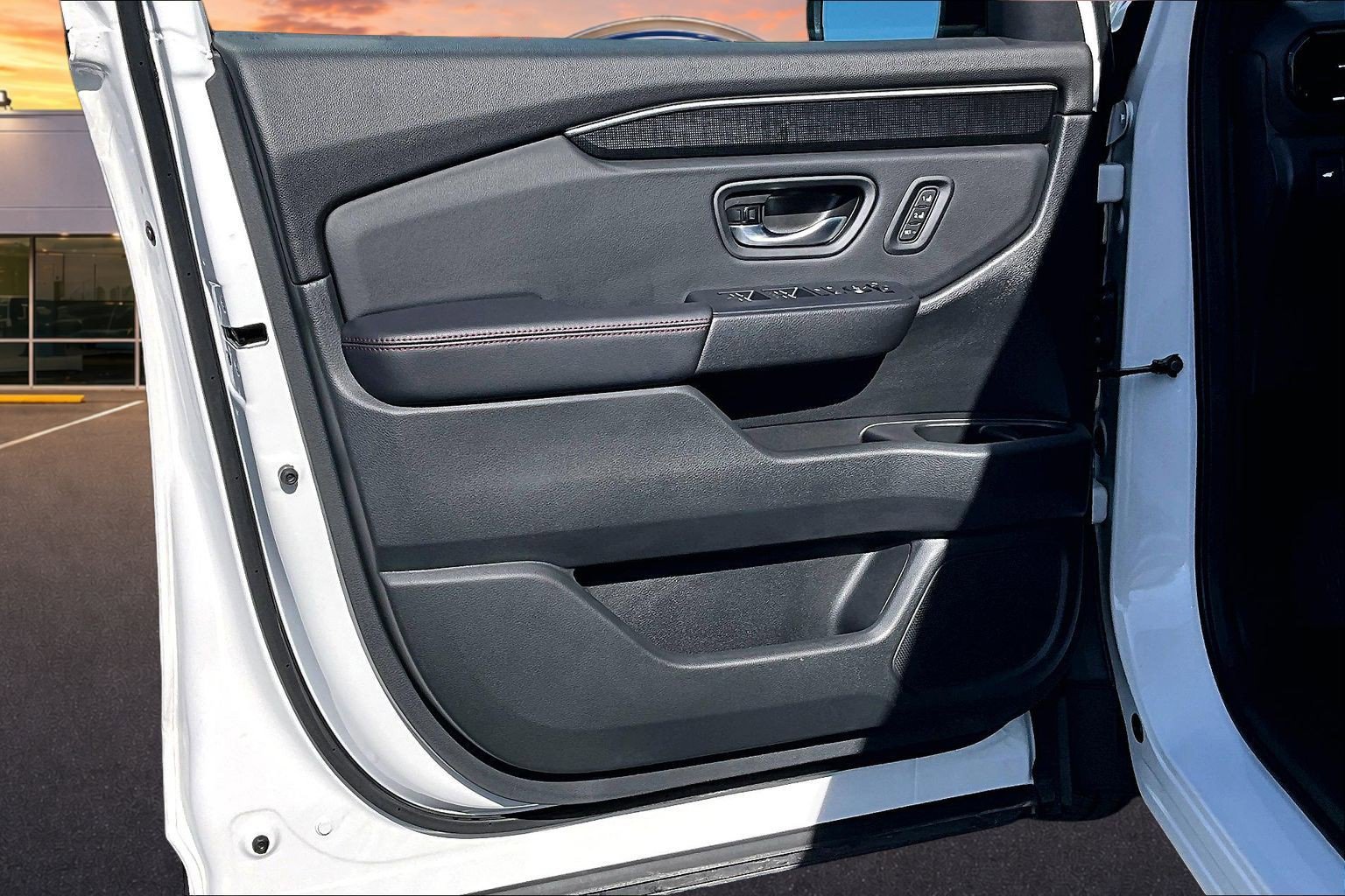 Used 2025 Honda Pilot Black Edition image 23