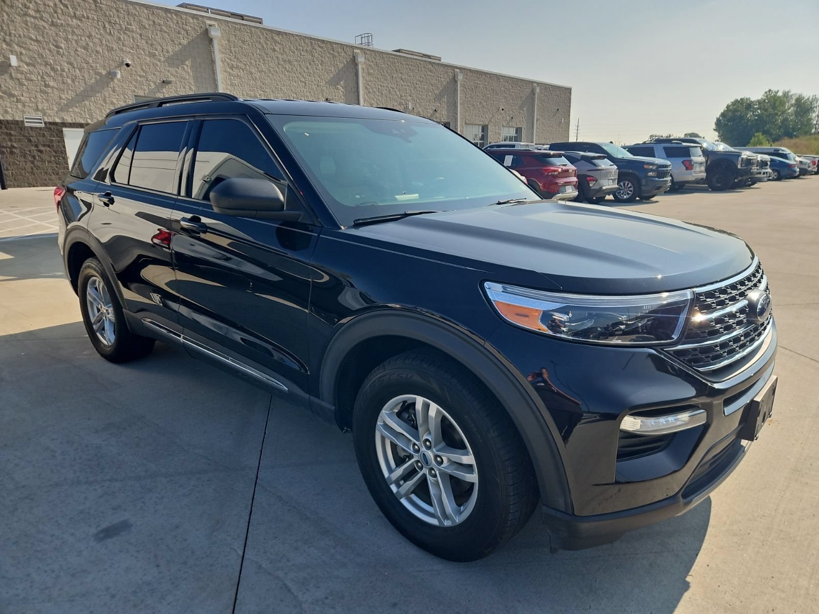 Certified 2022 Ford Explorer XLT w/ Equipment Group 202A AWD/4WD image 3