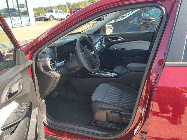 Used 2025 Chevrolet Trax LT FWD image 5