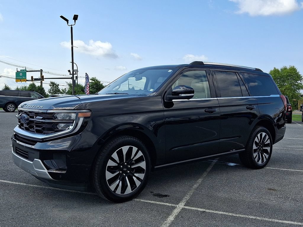 Certified 2025 Ford Expedition Platinum w/ Driver's Package AWD/4WD image 3