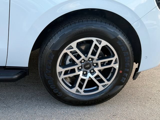 Certified 2025 Ford Expedition Max Active RWD image 9