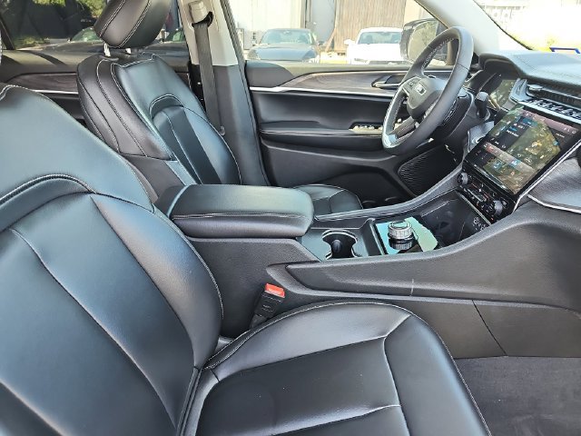 Used 2023 Jeep Grand Cherokee L Limited RWD image 11