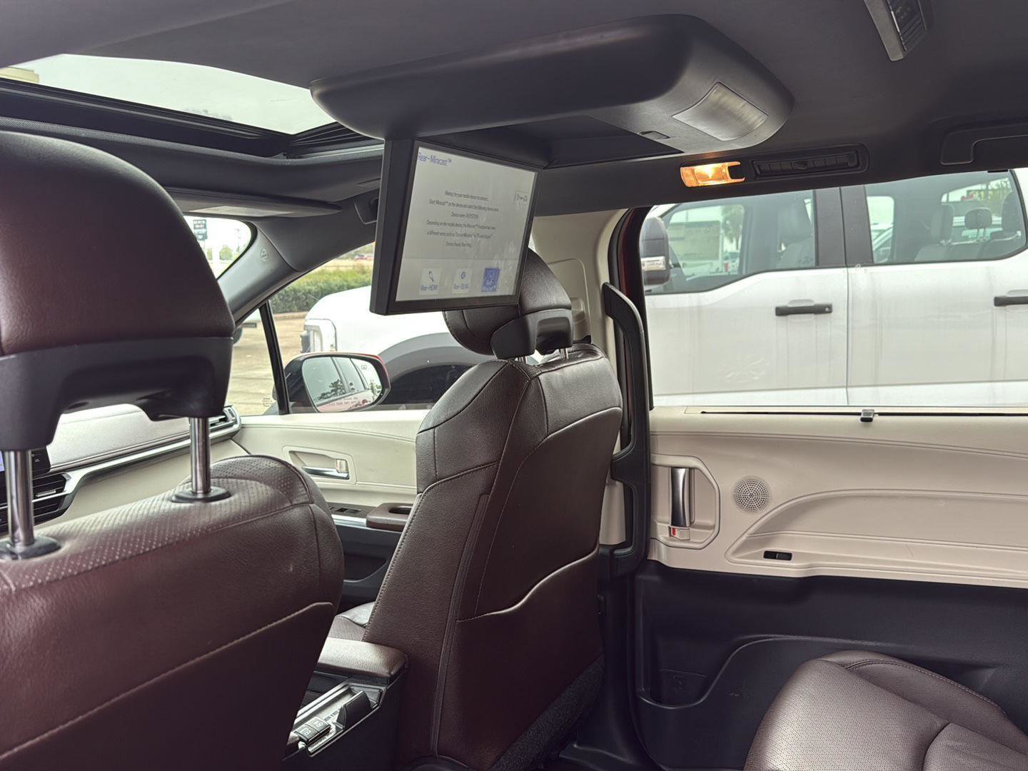 Used 2021 Toyota Sienna Platinum image 22