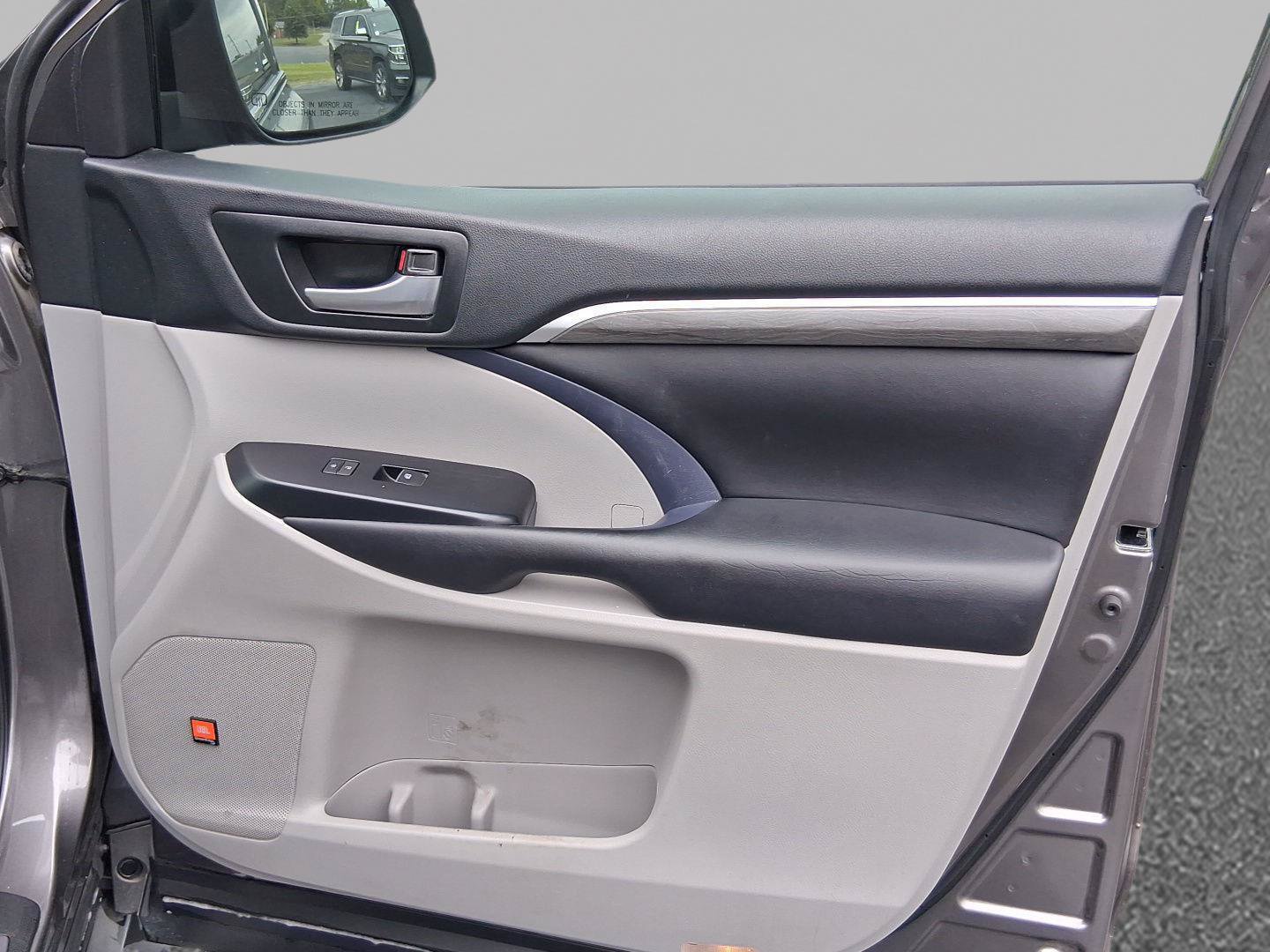 Used 2018 Toyota Highlander Limited FWD image 9