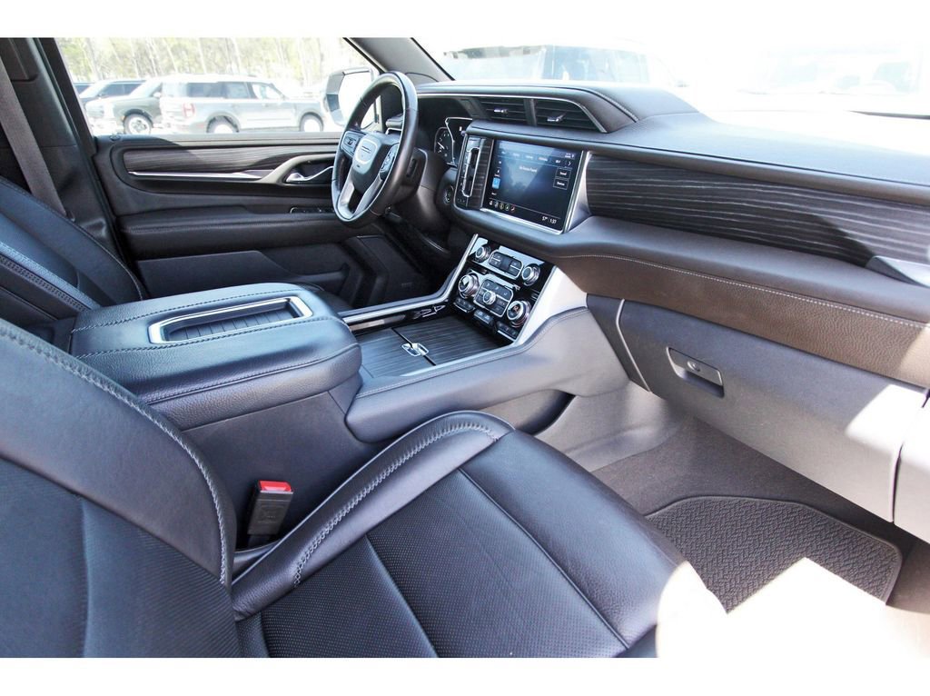 Used 2021 GMC Yukon XL Denali w/ Denali Premium Package image 27