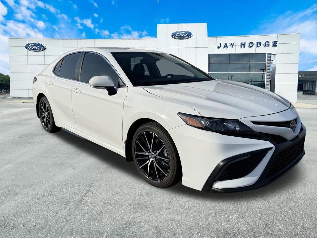 Used 2024 Toyota Camry SE w/ Convenience Package image 1