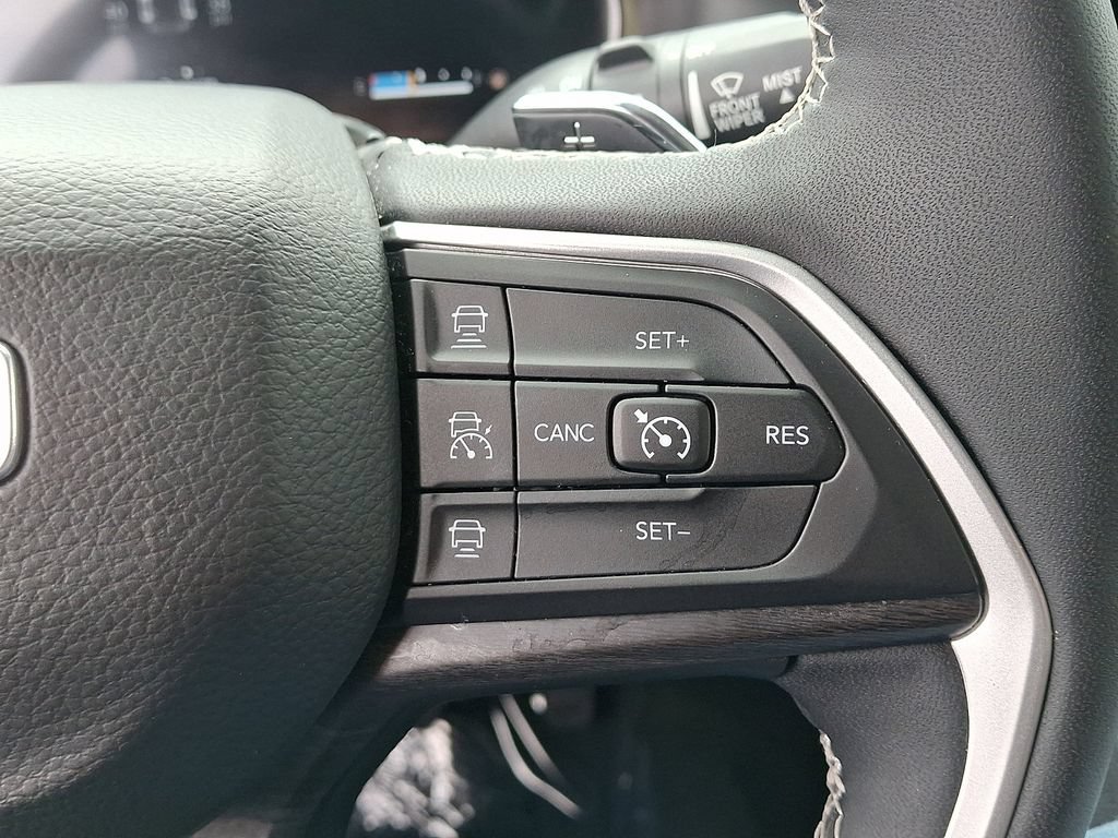 Used 2023 Jeep Grand Cherokee Limited AWD/4WD image 23