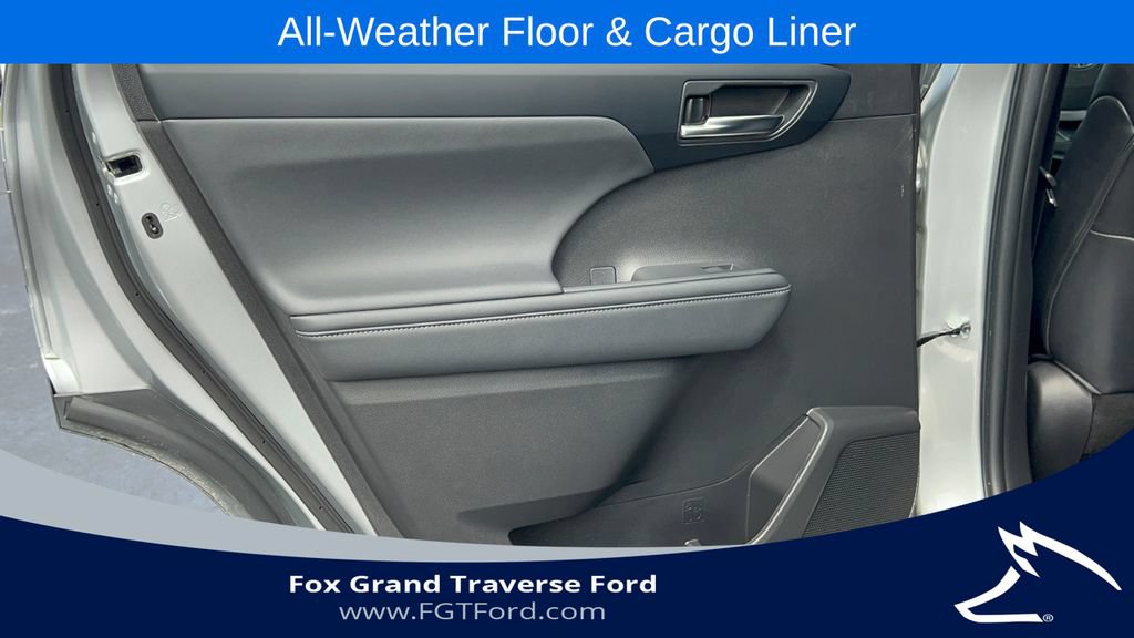 Used 2022 Toyota Highlander XLE AWD/4WD image 34