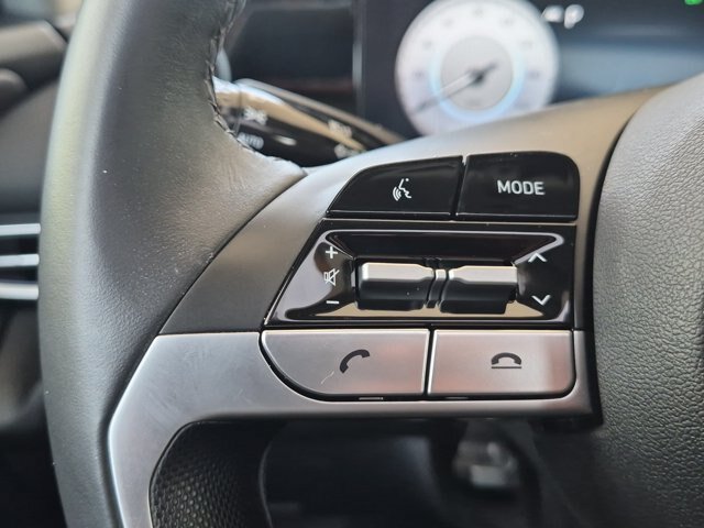 Used 2023 Hyundai Elantra Limited FWD image 18