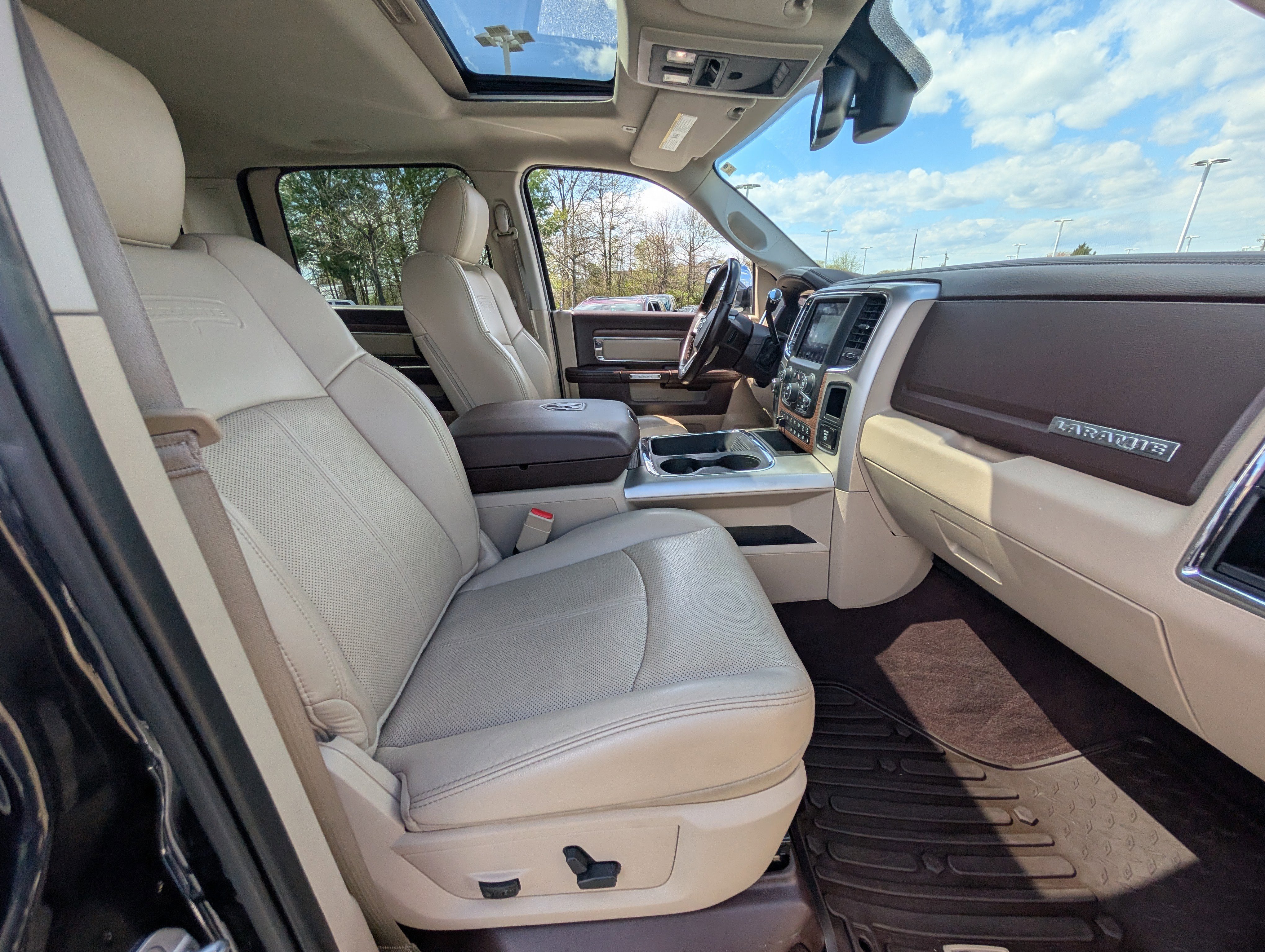 Used 2018 RAM 2500 Laramie w/ Off Road Package image 10