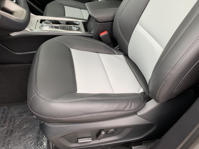 Certified 2022 Ford Explorer XLT w/ Equipment Group 202A AWD/4WD image 10