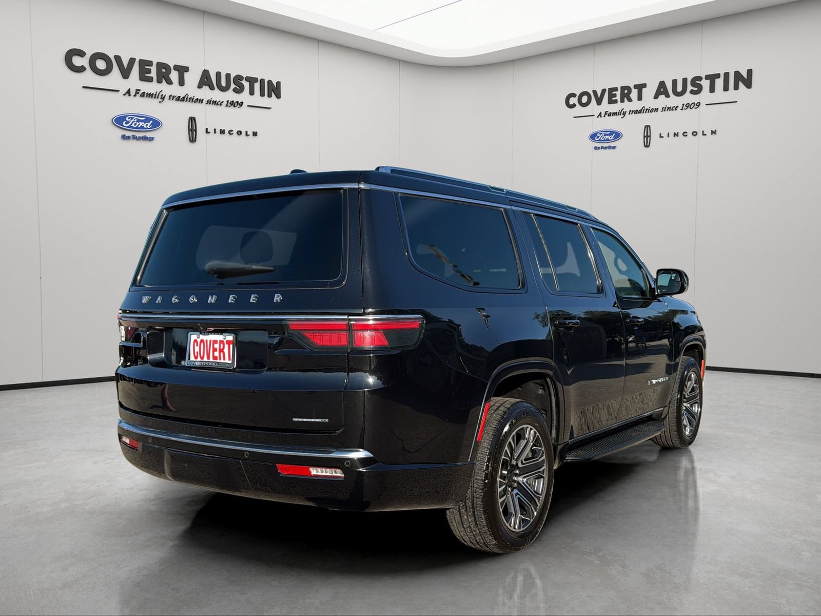 Used 2024 Jeep Wagoneer Series II w/ Flexible Seating Group AWD/4WD image 5