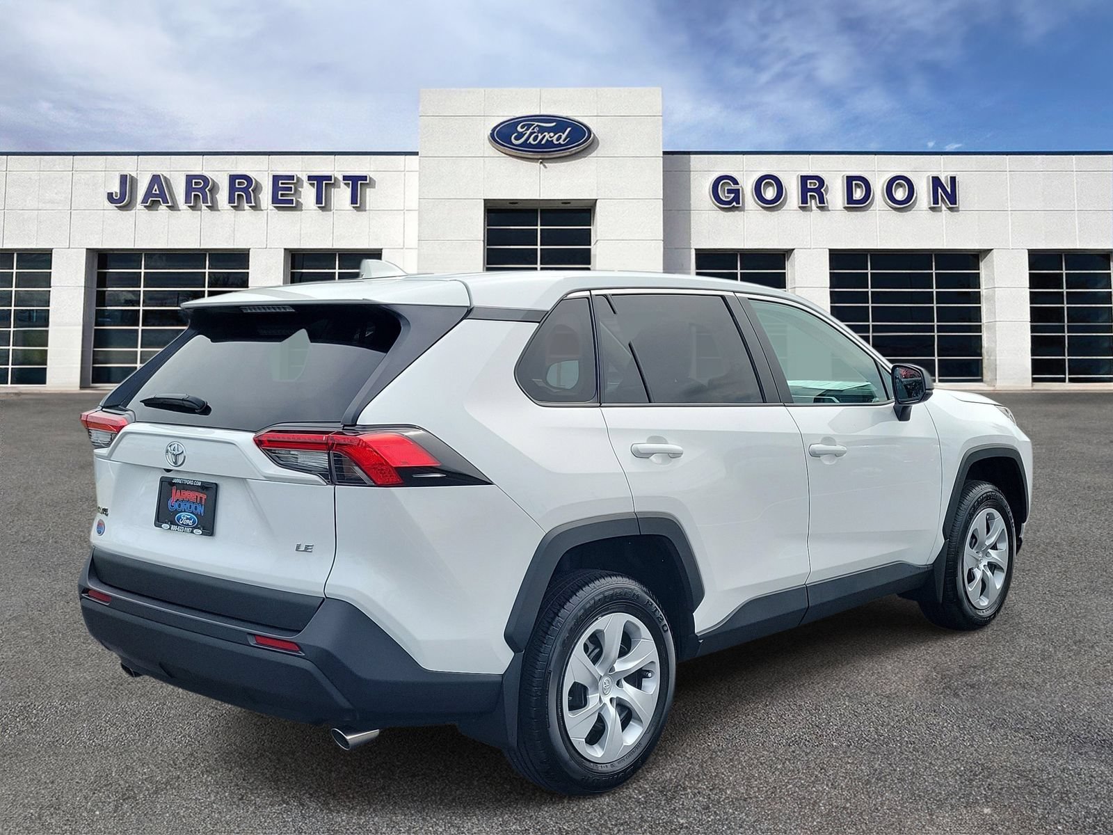 Used 2025 Toyota RAV4 LE FWD image 4
