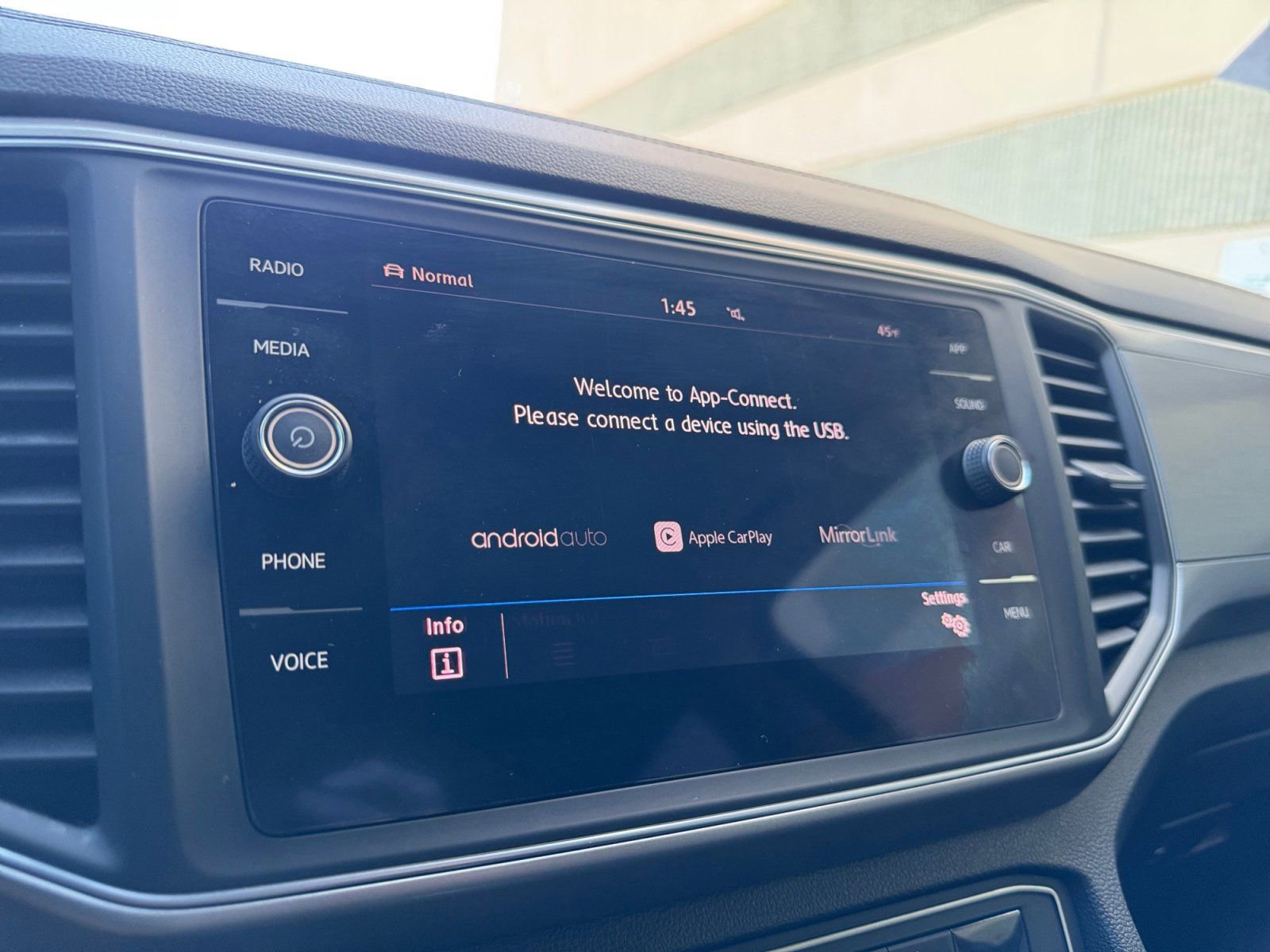 Used 2018 Volkswagen Atlas SE image 26