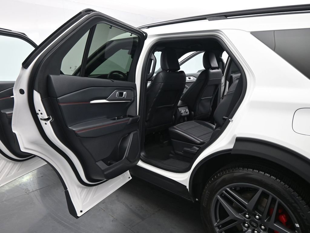 Certified 2025 Ford Explorer ST-Line w/ Premium Package image 19