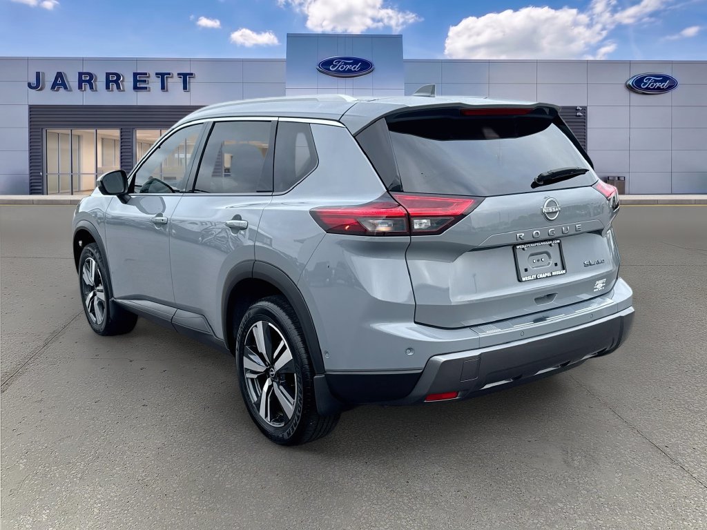 Used 2025 Nissan Rogue SL AWD/4WD image 5