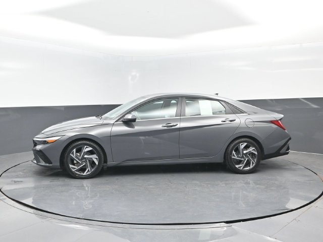 Used 2025 Hyundai Elantra SEL FWD image 4