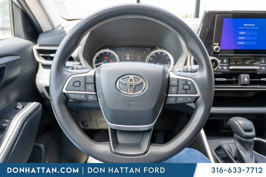 Used 2023 Toyota Highlander L FWD image 6