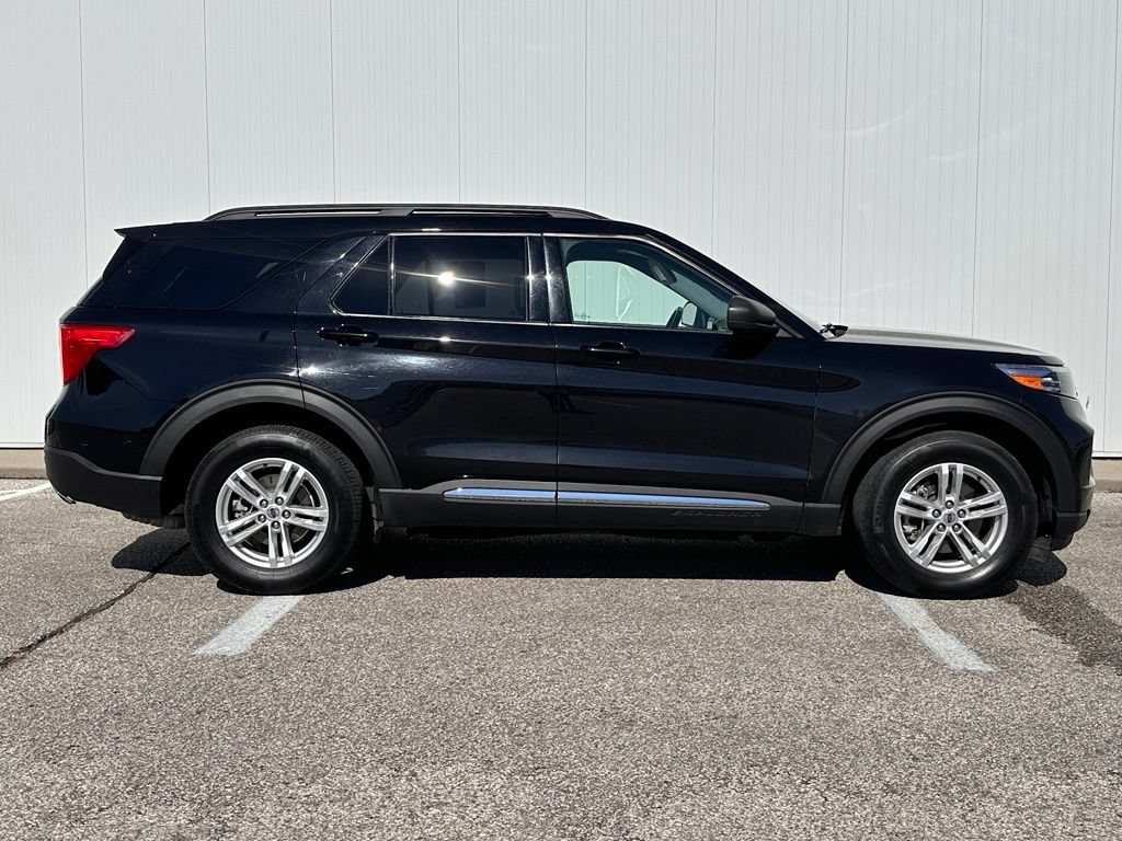 Certified 2022 Ford Explorer XLT w/ Equipment Group 202A AWD/4WD image 7