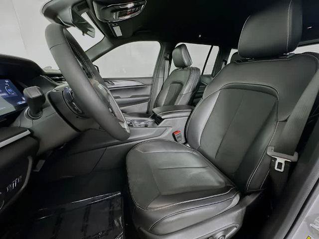 Used 2025 Jeep Grand Cherokee Altitude AWD/4WD image 12